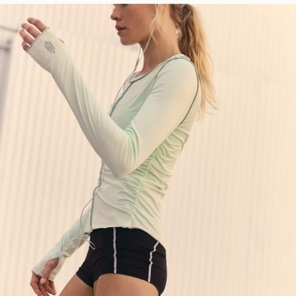 Free People X FP Movement Right On Run Long Sleeve Layer in Pistachio NWT - Picture 3 of 5